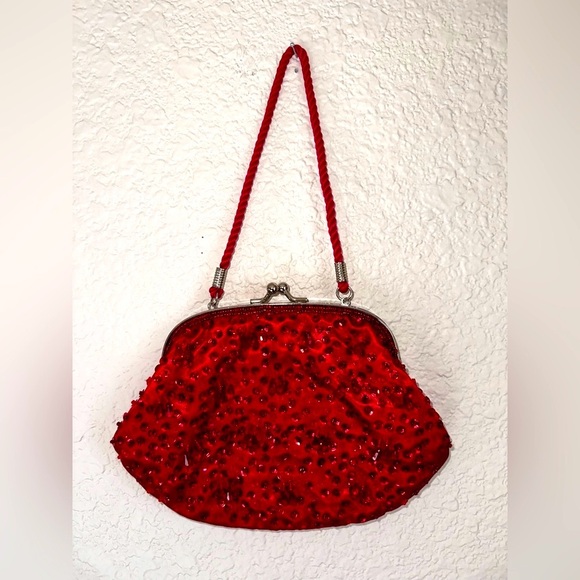 Kiss lock Sequin satin Red Beaded bag vintage - Picture 1 of 5